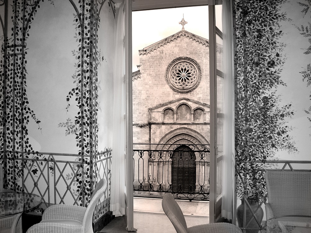 chiesa di san francesco d'Assisi. Particolare Rosone visto da antica focacceria 